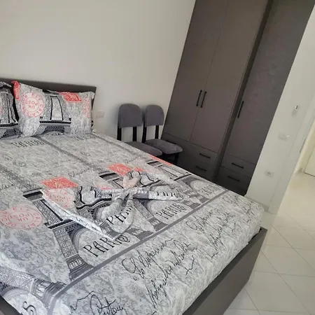 Beach Tow Bedroom Shëngjin